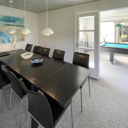 4 Bedroom Amazing In 度假居 布拉万德