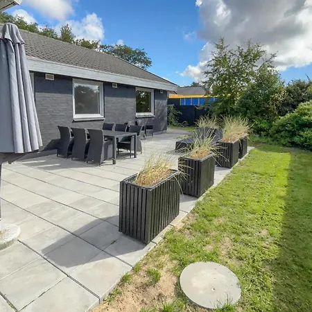 4 Bedroom Amazing In Casa de Férias *