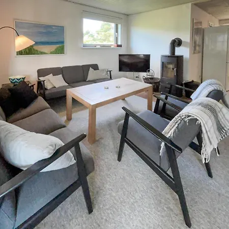 4 Bedroom Amazing In Casa de Férias *