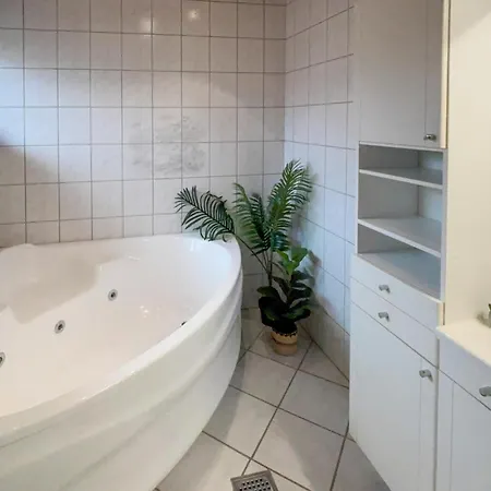 4 Bedroom Amazing In 度假居 布拉万德